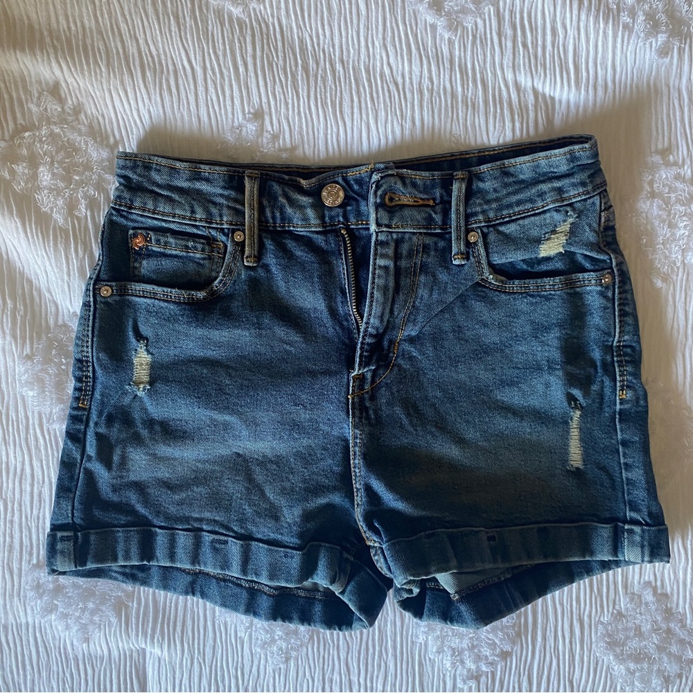 Distressed Medium Wash Jean Shorts (Size 0) - Levi’s - Everyday Essential!